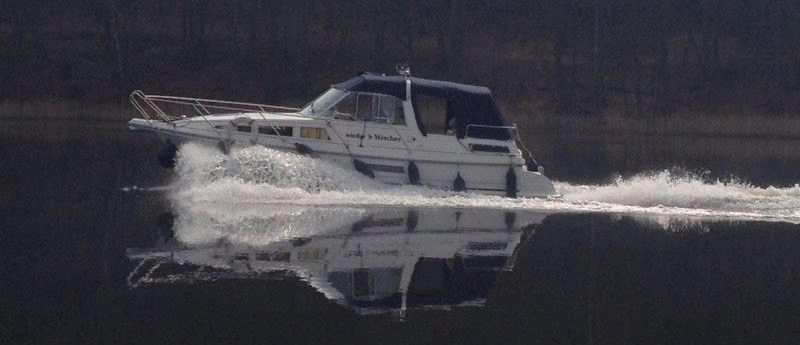Motoryacht wieder`n Mäxchen