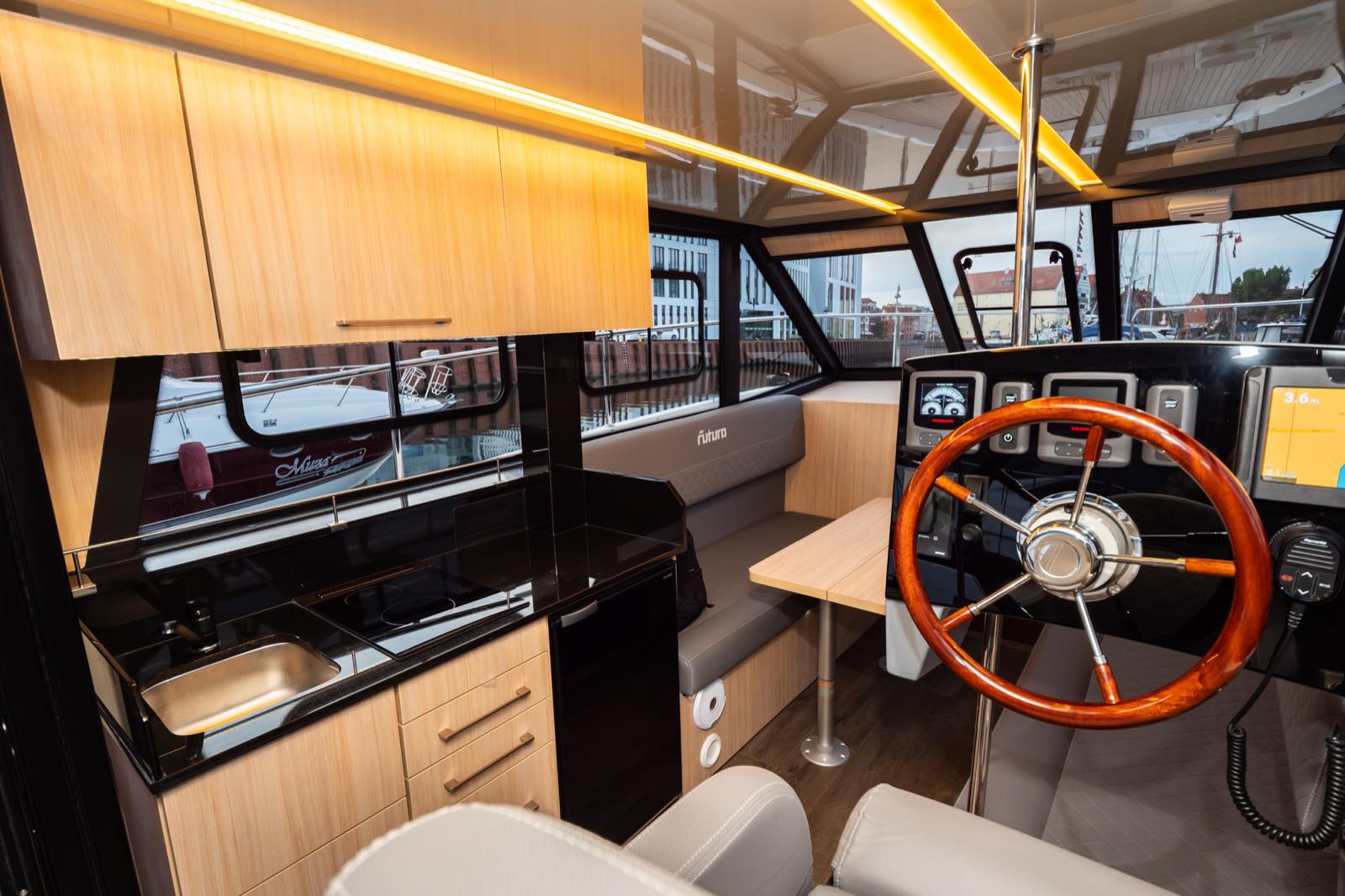 Hausboot dicker Max – an Bord