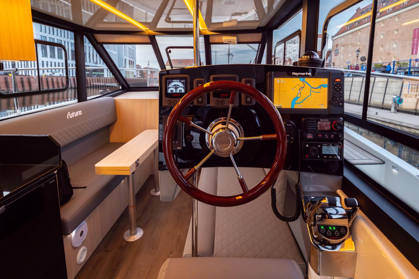 Hausboot dicker Max – an Bord