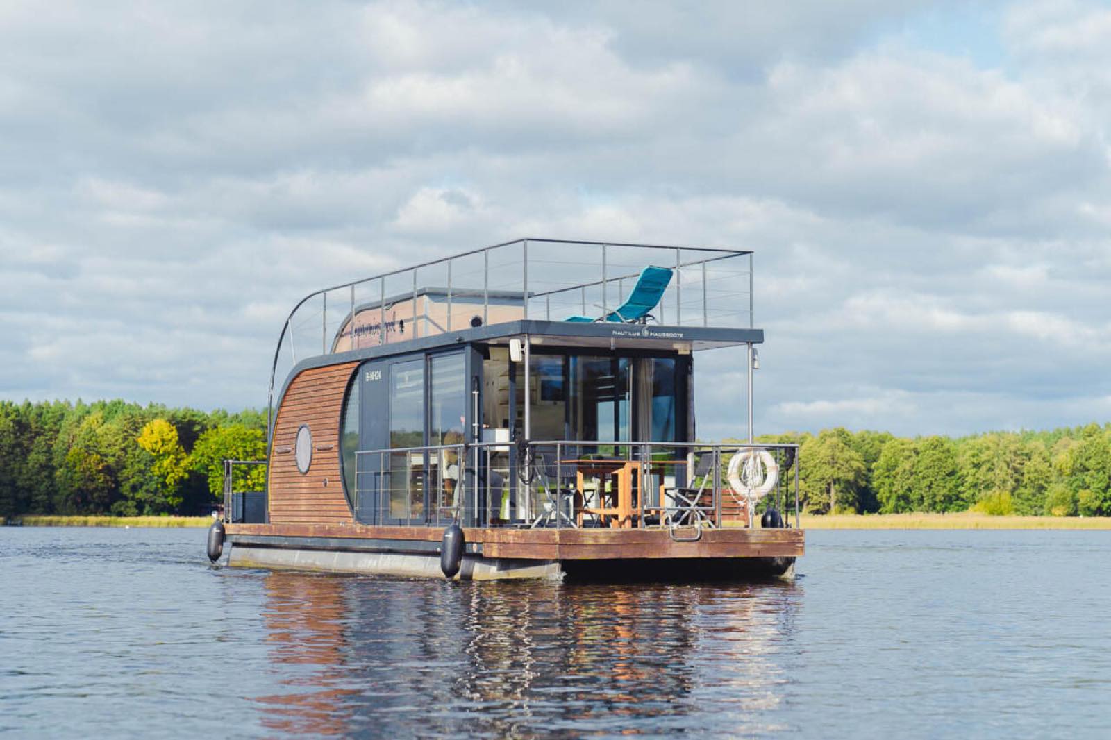 Hausboot Ruhepol 3 – Außenansicht