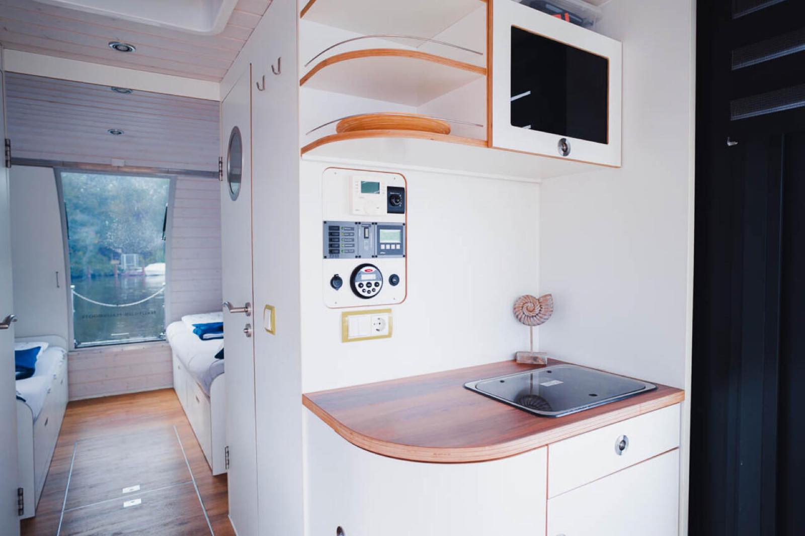Hausboot Swimmingpool – an Bord