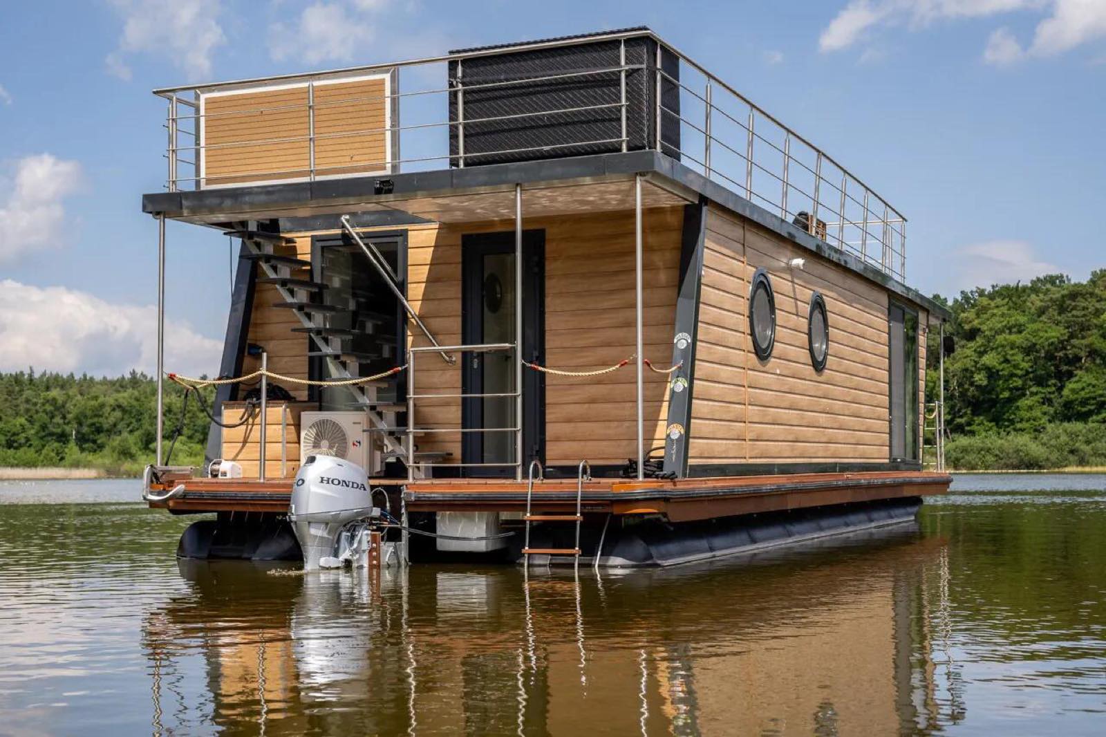 Hausboot Dawn – Außenansicht