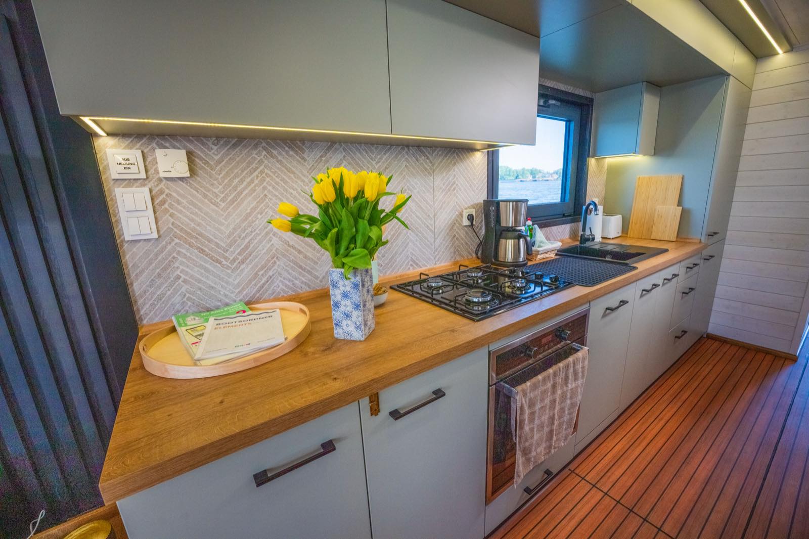 Hausboot Elements – an Bord