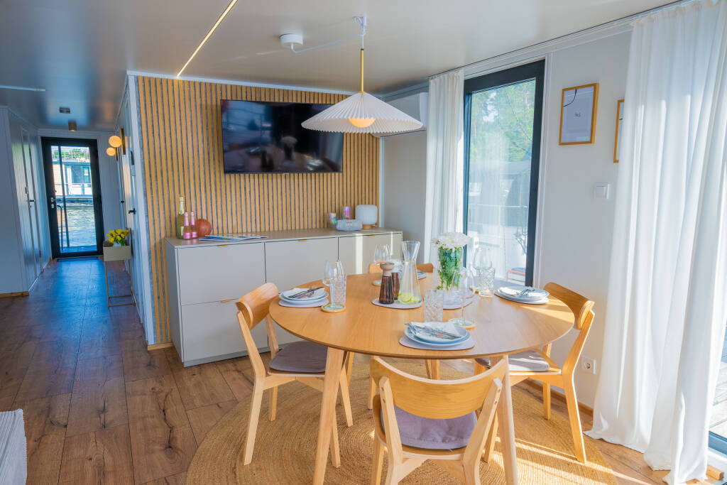 Hausboot Pina – an Bord